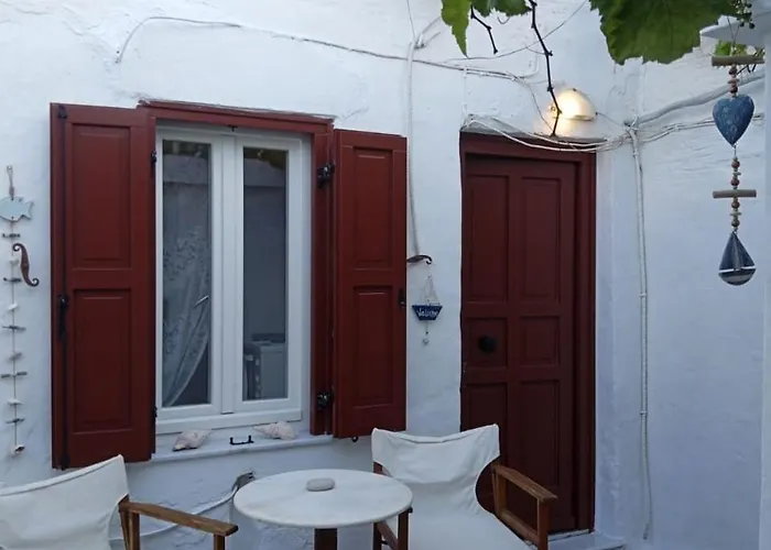 Marthas Traditional House 시미