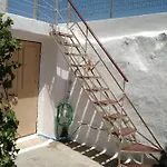 Marthas Traditional House *