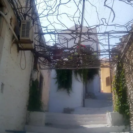 Marthas Traditional House Сasa de vacaciones